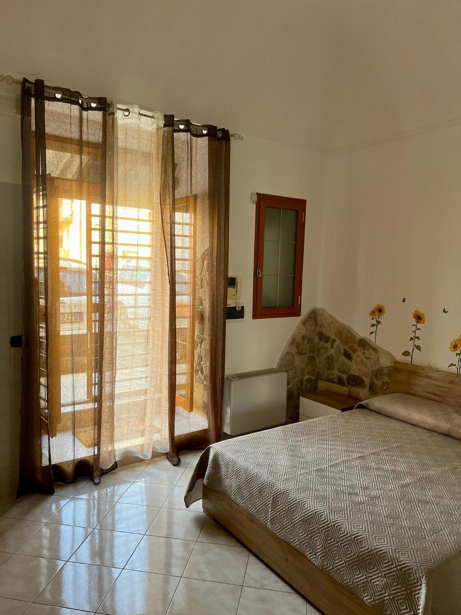 Dimora Cuoccio Bed & Breakfast Bari Bagian luar foto