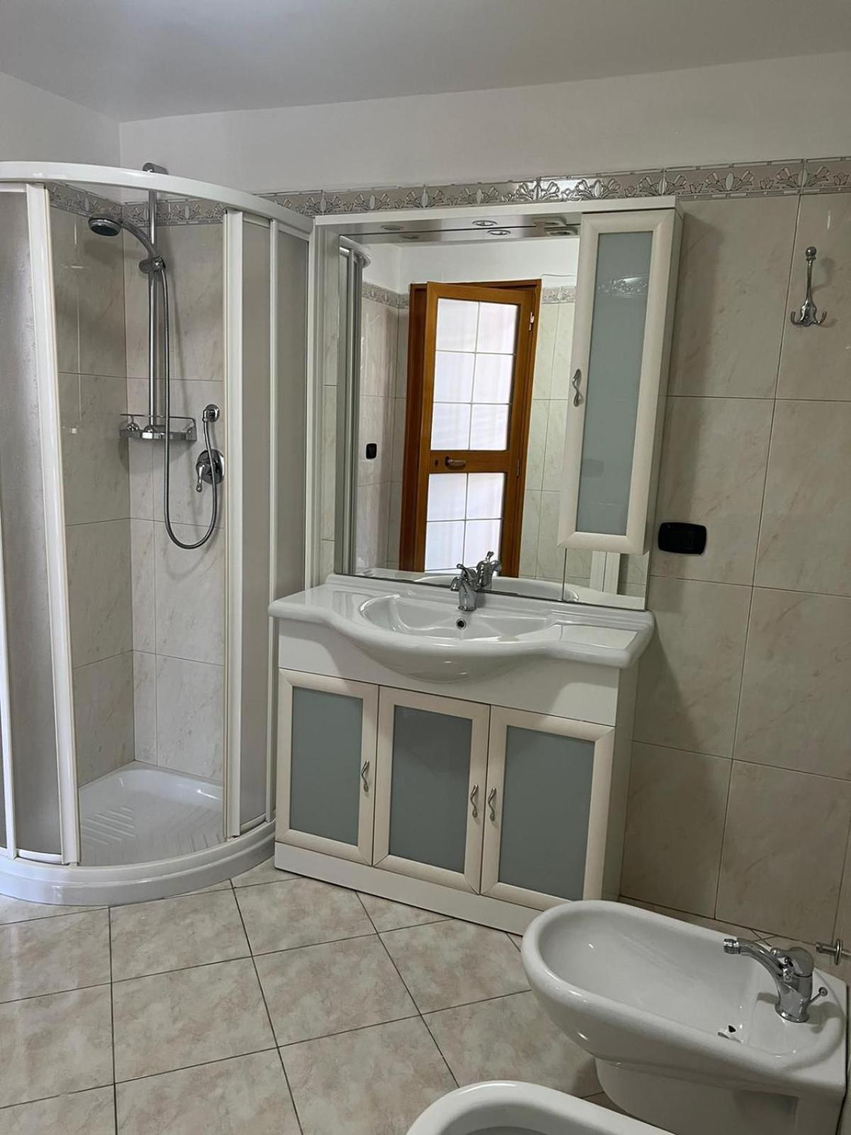 Dimora Cuoccio Bed & Breakfast Bari Bagian luar foto